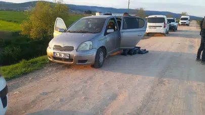 Bursa'da şüpheli ölüm : Park halindeki aracı yanında ölü bulundu