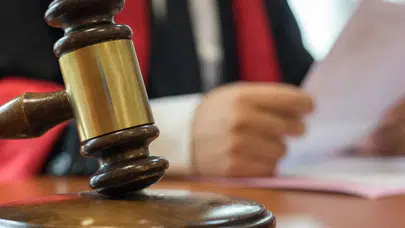 Kadıköy'de genç kadın yanıcı madde dökülerek yaralandı