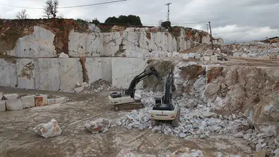 Mermer ocağında dev lastik patladı : Bir gün önce işe başlayan genç işçi hayatını kaybetti