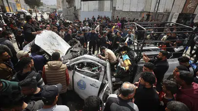 İsrail, Gazze Şeridi'ne saldırdı : 8'i polis 13 kişi hayatını kaybetti