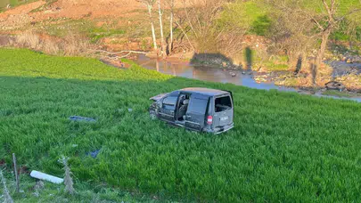Adıyaman'da hafif ticari araç şarampole yuvarlandı