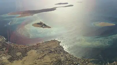 Hürmüz Boğazı'nı geçmeye çalışan iki gemiye ateş açıldı