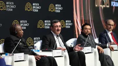 Cumhurbaşkanı Yardımcısı Cevdet Yılmaz, Liderler Paneli'nde