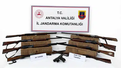 Antalya Kaş'ta ruhsatsız silah operasyonu : 9 av tüfeği ele geçirildi