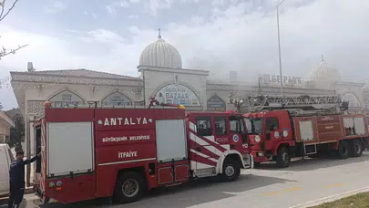 Antalya'da yangın : 2 kişi dumandan etkilendi
