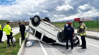 Muş’ta hafif ticari araç takla attı : Sürücü yaralandı