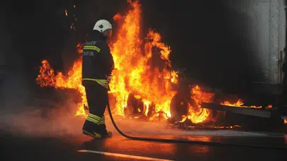 Bursa'da buğday yüklü tır küle döndü