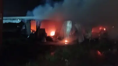 Hatay’da şantiyede konteyner yangını : İnşaat işçisi hayatını kaybetti
