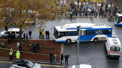 Diyarbakır'da öğrenci servisi ve belediye otobüsü çarpıştı : 3 yaralı