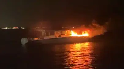 Kadıköy açıklarında can pazarı ! Haydarpaşa önünde yanan tekneden 4 kişi kurtarıldı