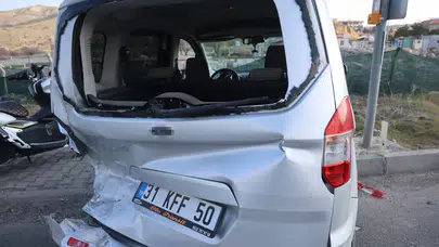 Nevşehir'de kaza : Kırmızı ışıkta bekleyen otomobile arkadan çarptı