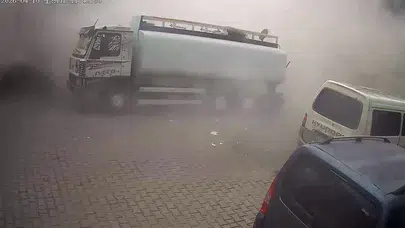 Avcılar'da yıkım sırasında bina çöktü : İş makinesi operatörü enkaz altında kalmaktan son anda kurtuldu