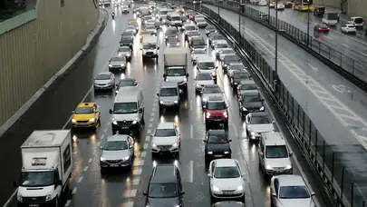 Bayram dönüşü yollarda olanlar dikkat! Anadolu Otoyolu İstanbul istikametinde trafik kilitlendi mi?