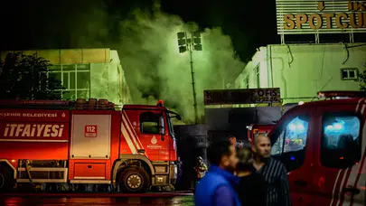 Başakşehir'de sanayi sitesinde yangın çıktı : Çok sayıda ekip sevk edildi