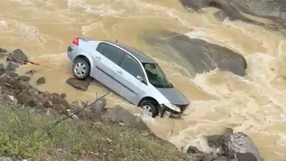 Düzce'de otomobil dereye uçtu : Sürücü yaralandı