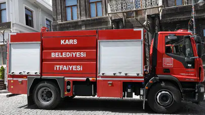 Kars'ta seyir halindeki otomobil yandı