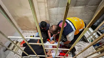 İzmir Buca'da bir vatandaş apartman boşluğuna düştü