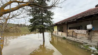 Eskişehir’de baraj taştı : Mahalle yolu kapandı , evler sular altında kaldı