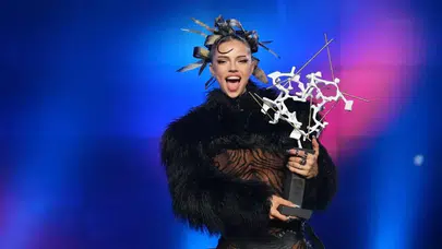 Bulgaristan’a ilk zaferi getirdi! Eurovision şampiyonu Dara kimdir?