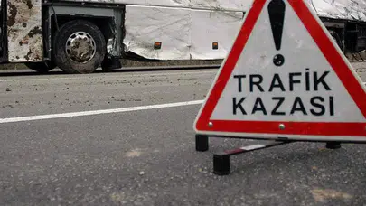 Sultangazi'de kaza : 3 araç çarpıştı, 2 yaralı