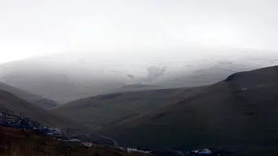 Ardahan'ın yüksek kesimleri beyaza büründü
