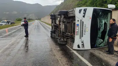 Tokat'ta itfaiye aracına çarpan otobüs devrildi : 4 yaralı