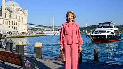 Belçika Kraliçesi Mathilde Ortaköy'ü gezdi