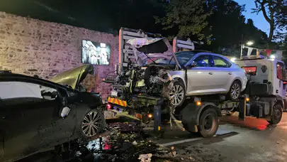 Beşiktaş'ta feci kaza : İki otomobil kafa kafaya çarpıştı, 9 yaralı