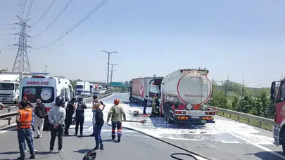 Esenyurt TEM Otoyolu'nda tanker ve tır çarpıştı