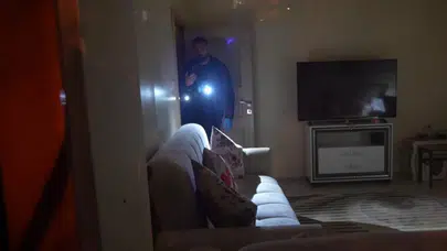 Ceset kokusu sanıldı, gerçek polisin eve girmesiyle ortaya çıktı