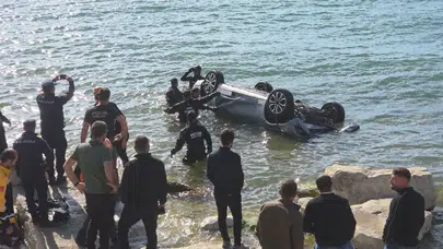 Van Gölü'nde can pazarı : Otomobil göle uçtu , sürücü yaralandı