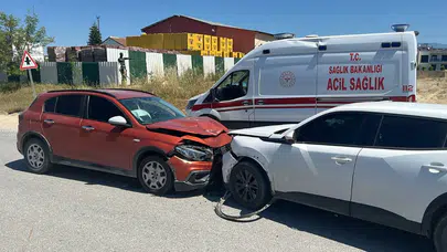 Antalya'da ehliyetsiz ve alkollü sürücü kaza yaptı : 2’si çocuk 3 kişi yaralandı