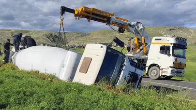 Diyarbakır Silvan'da beton mikseri devrildi : Sürücü yaralandı