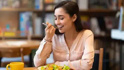 Öğün zamanlaması ruh sağlığını nasıl etkiliyor? Yeni araştırmalar ne diyor?