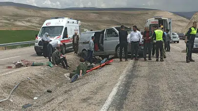 Bayram tatili felaketle bitti : Sivas'ta aile minibüsü devrildi, 1 ölü 8 yaralı