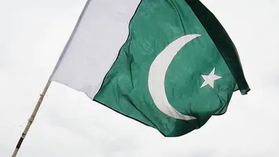 Pakistan'da trene bombalı saldırı : 14 ölü, 70 yaralı
