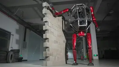 Çinli Unitree Robotics dünyanın ilk seri üretim mecha robotunu tanıtı