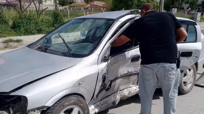 Konya'da iki otomobilin çarpışması sonucu 5 kişi yaralandı