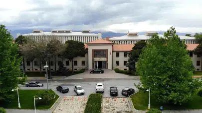 Erzincan'da cadde ve sokaklar boş kaldı
