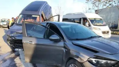 Kartal'da 4 araçlı zincirleme trafik kazası : 5 yaralı