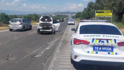 Balıkesir Gömeç’te iki otomobil çarpıştı : 2 kişi yaralandı