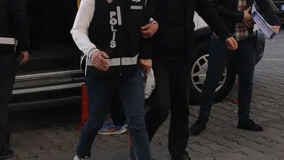 Adana Seyhan'da hırsızlık : 3 tırın akülerini çalan 2 zanlı tutuklandı
