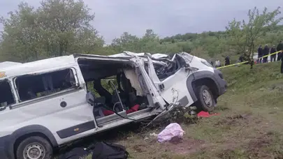 Yozgat'ta öğrenci servisi devrildi : Çok sayıda ölü ve yaralı var