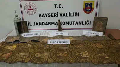Kayseri’de jandarmadan tarihi eser operasyonu : Papirüs ve heykeller ele geçirildi