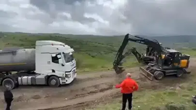 Bolu Gerede'de bayram trafiğinden kaçmak isteyen tırlar orman yolunda çamura saplandı