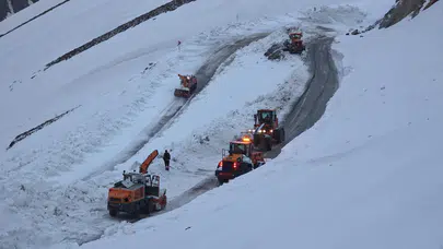 Van'da 5 aydır kapalı olan Bahçesaray yolu bugün açılıyor : Gözler çığ komisyonunda