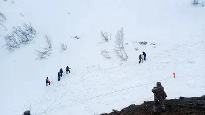 Artvin'de çığ felaketinde kaybolan çobanı arama çalışmaları yeniden başlatıldı