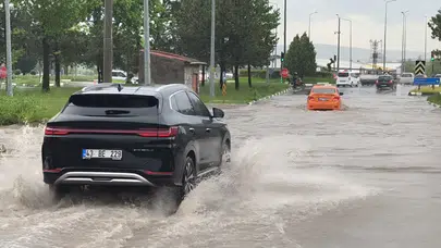 Kütahya'da sağanak ve dolu yağışı etkili oldu