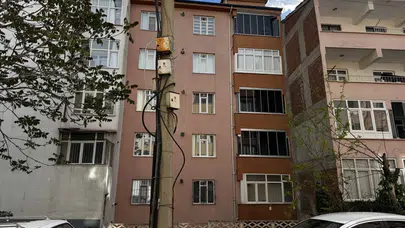 Elazığ'da balkondan düşen 17 yaşındaki kız ağır yaralandı