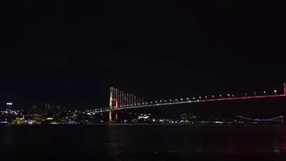 15 Temmuz Şehitler Köprüsü sarı kırmızı oldu